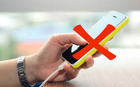 vua-sac-vua-su-dung-dien-thoai